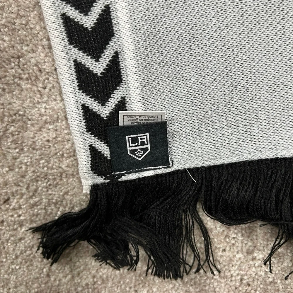 Adidas LA Kings NHL Knit Scarf Gray Black White Logo Fringe One Size